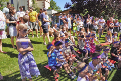 Sommerfest 22: Fröhliche Eltern und Kinder (J.Brinkmann)